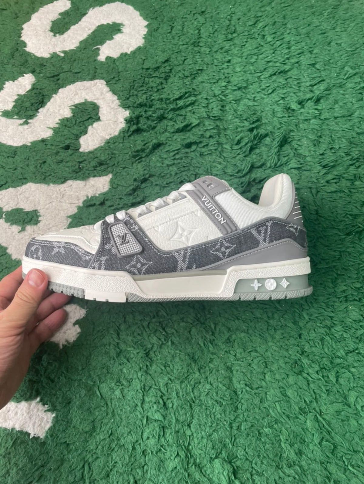 LV Skates White and Gray