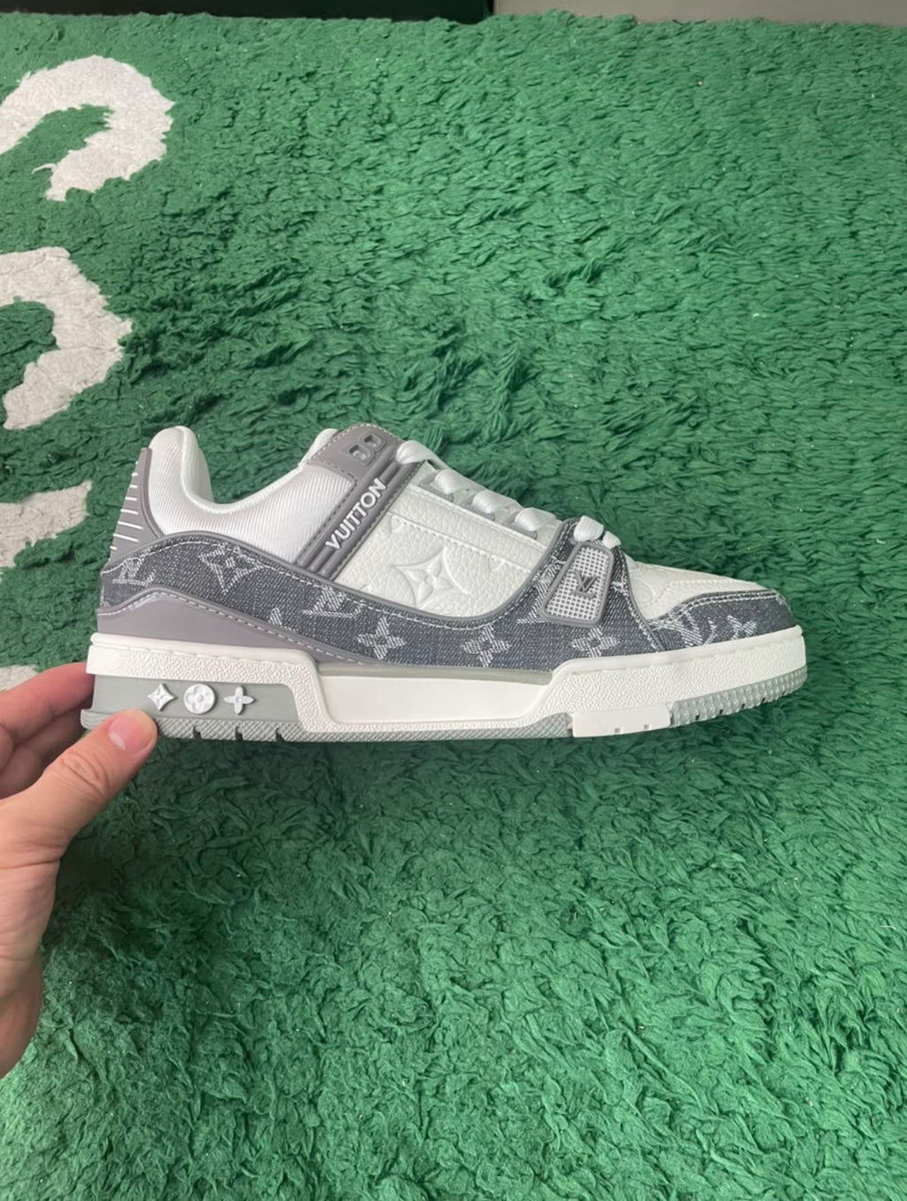 LV Skates White and Gray