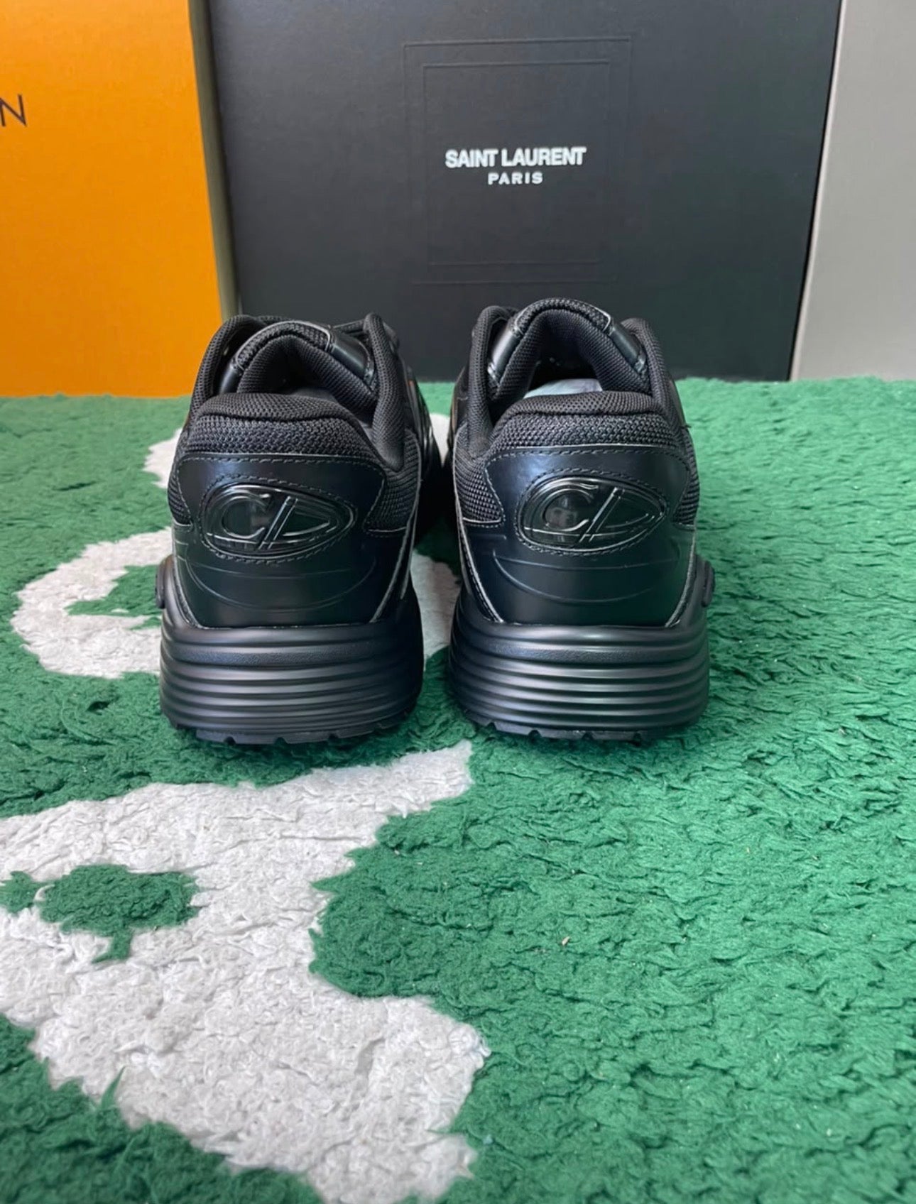 CD B30 Black On Black