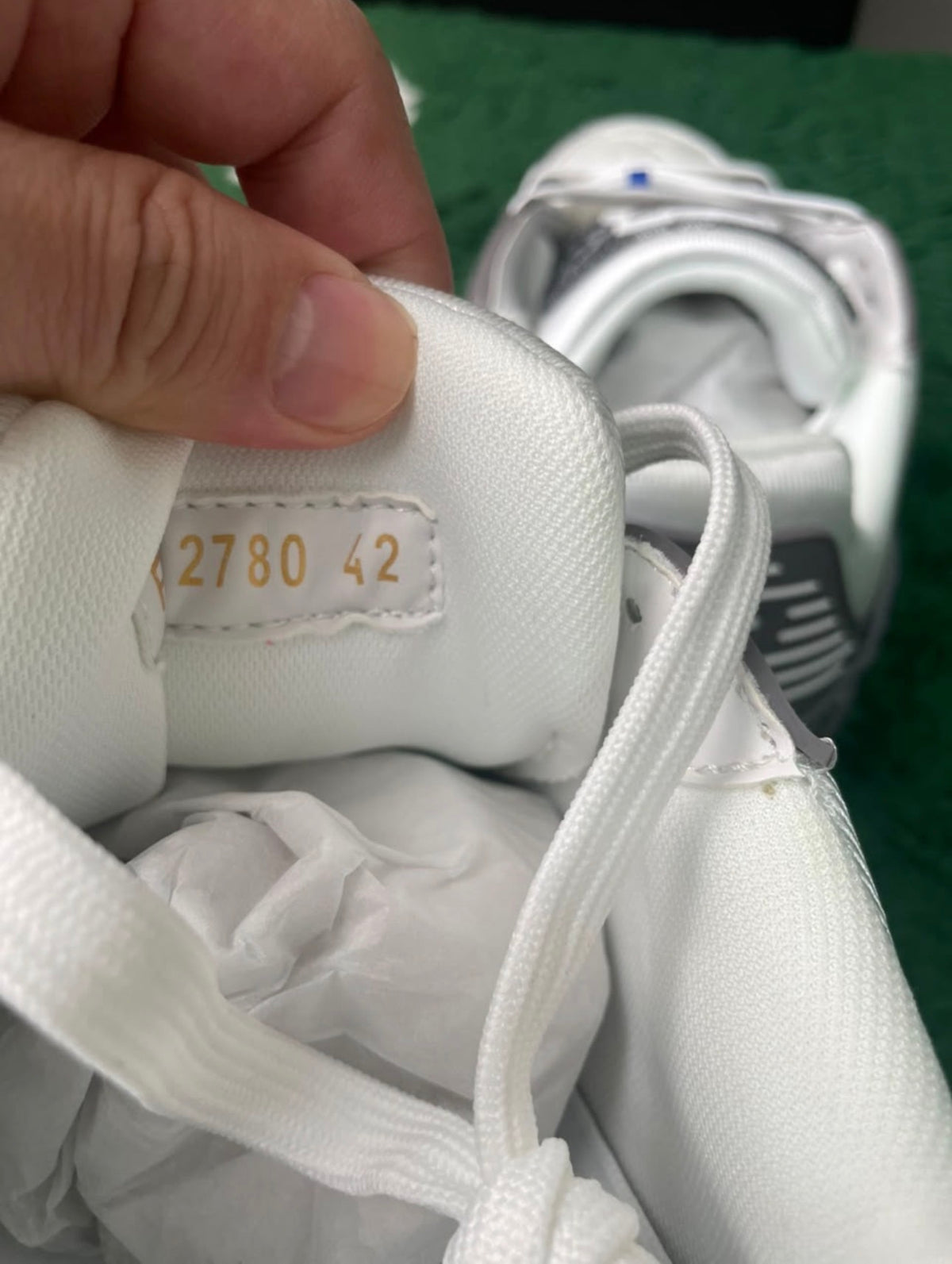 LV Skates White and Gray